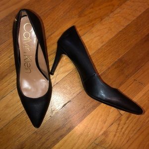 Black point toe heels